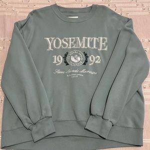 Abercrombie & Fitch Women’s Crewneck